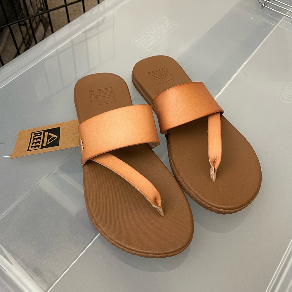 NWT Reef Cushion Bounce Flip Flop Sandals in Natural Size 8
